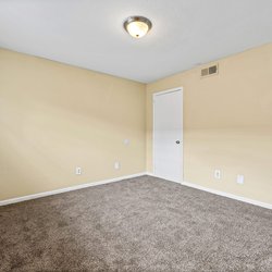 newly renovated bedroom at Woodlawn Manor, located in Tuscaloosa, AL